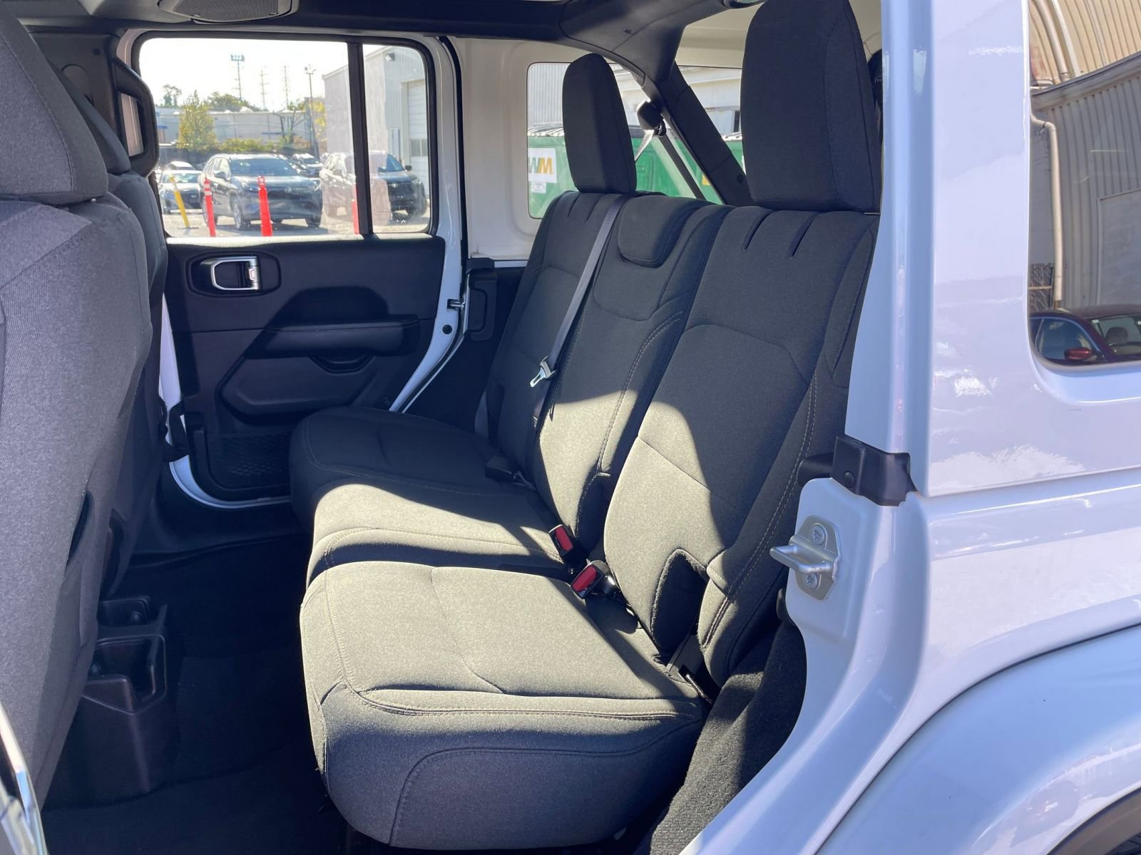 Used 2025 Jeep Wrangler Sahara image 24