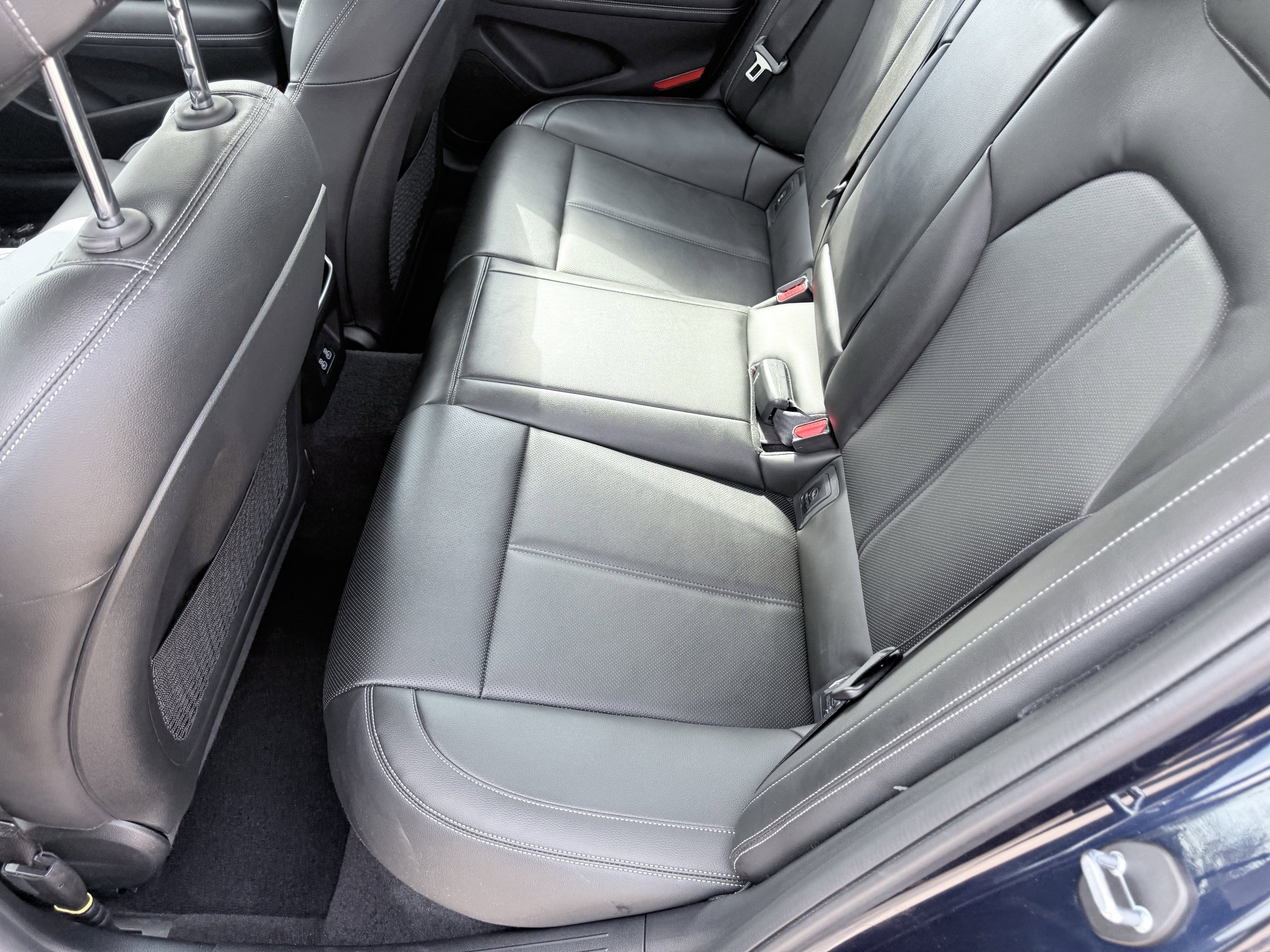 Used 2026 Genesis G70 2.5T image 32