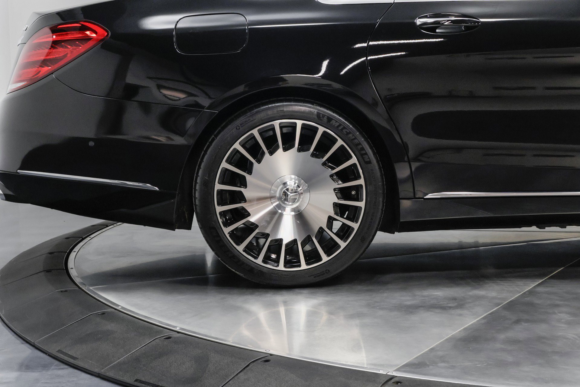 Used 2019 Mercedes-Benz Maybach S 560 4MATIC image 18