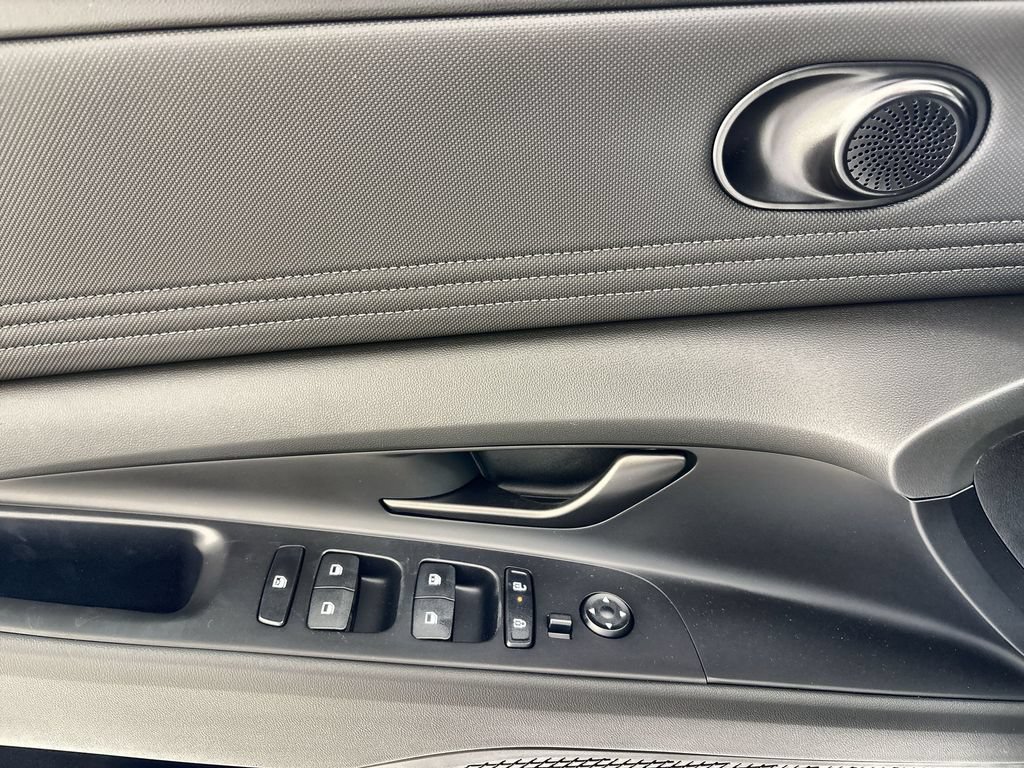 New 2026 Hyundai Elantra SEL Sport FWD image 15
