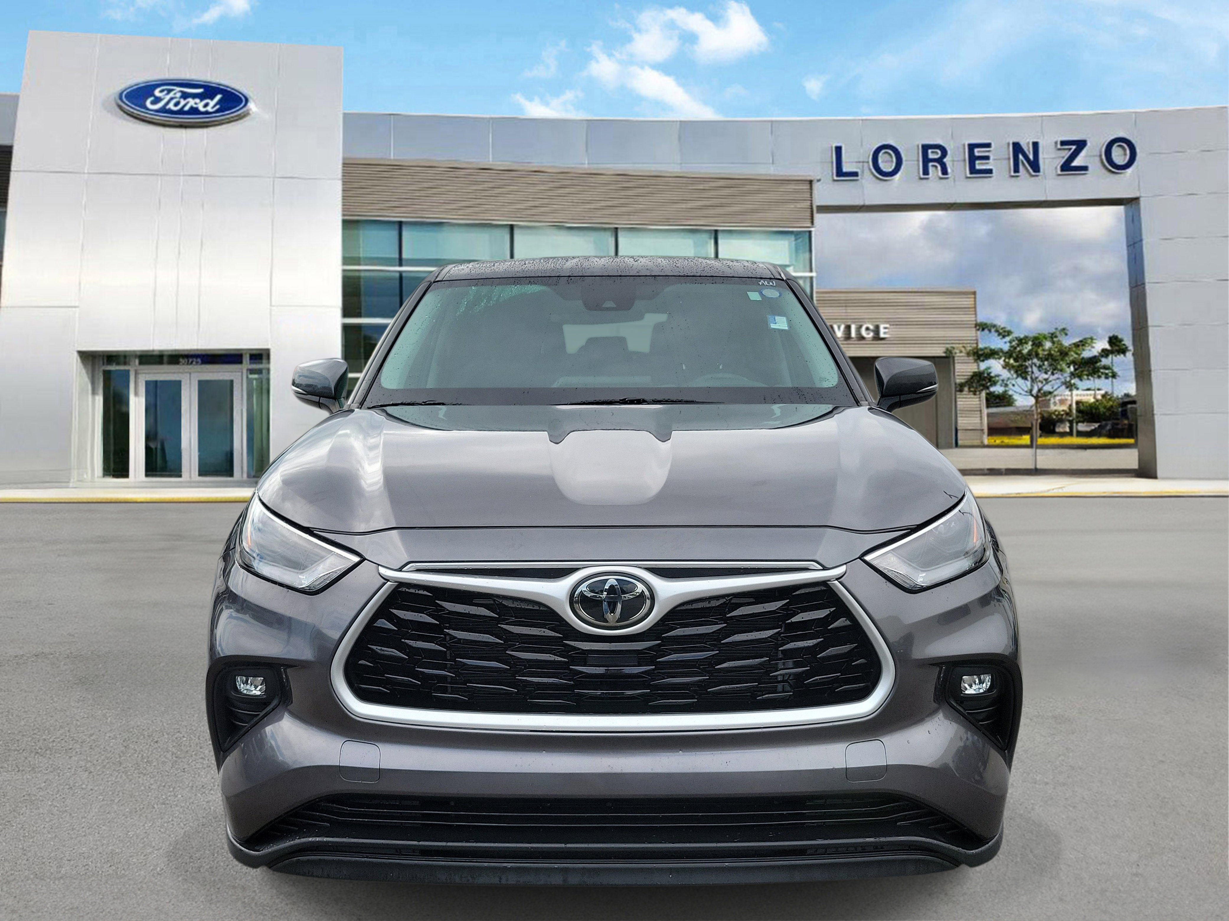Used 2023 Toyota Highlander LE FWD image 2