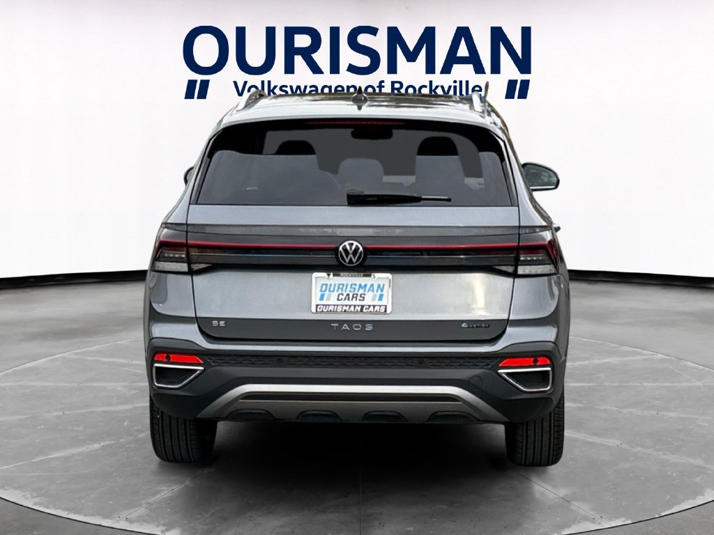 Used 2025 Volkswagen Taos SE w/ Panoramic Sunroof Package AWD/4WD image 5