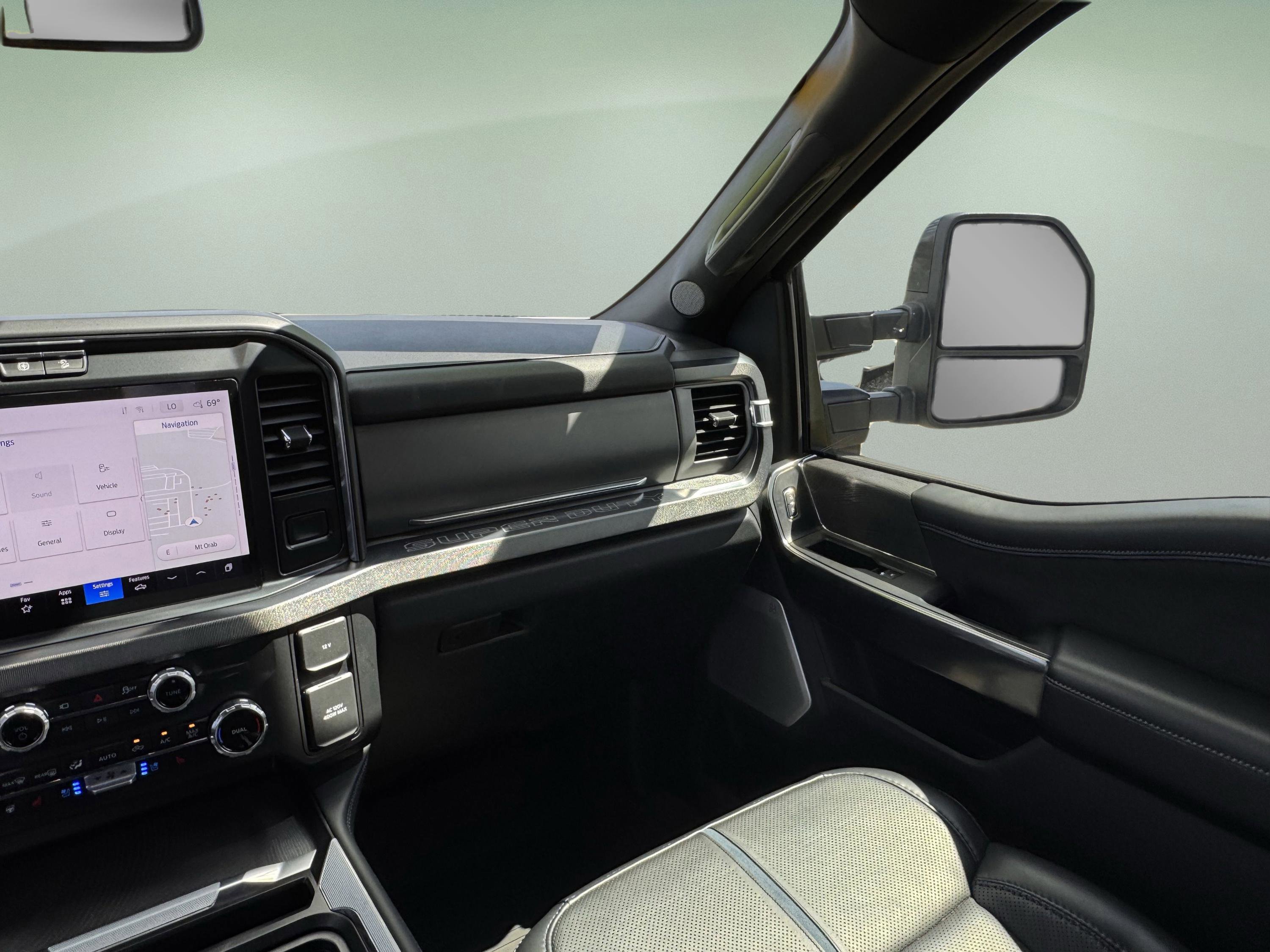 Used 2025 Ford F350 Platinum image 21