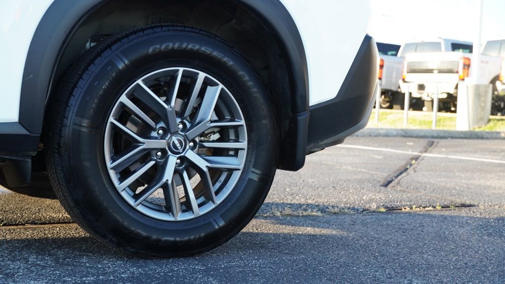 Used 2023 Nissan Rogue S image 43