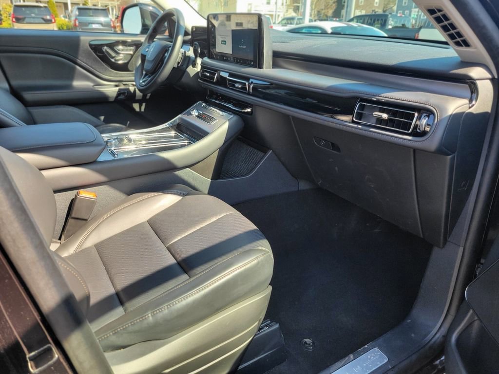 Used 2025 Lincoln Aviator AWD image 9