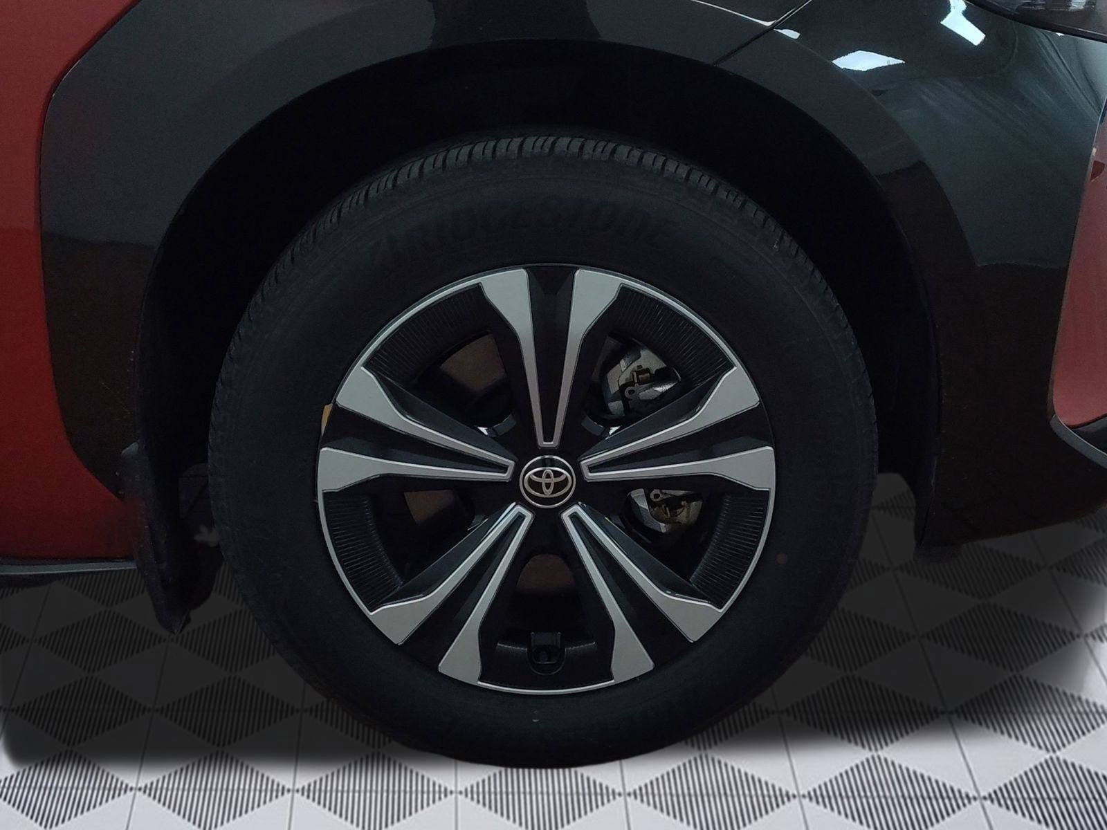 Used 2023 Toyota bZ4X XLE w/ Weather Package image 12