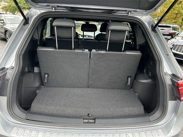 Used 2023 Volkswagen Tiguan SE R-Line image 13