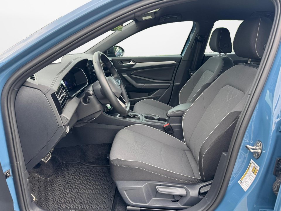 Used 2026 Volkswagen Jetta Sport FWD image 9