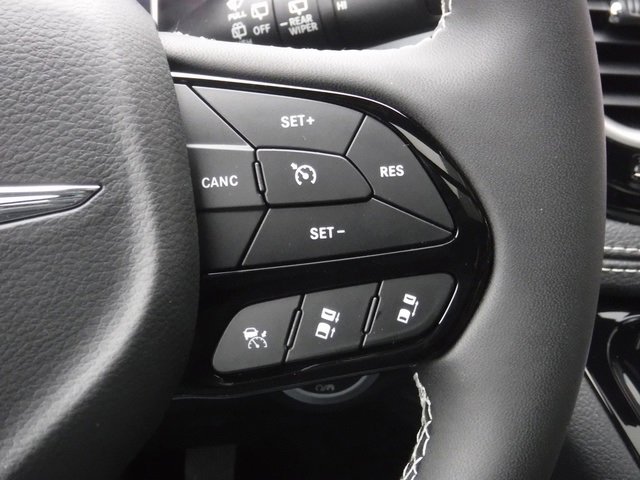 New 2026 Chrysler Pacifica Limited image 36