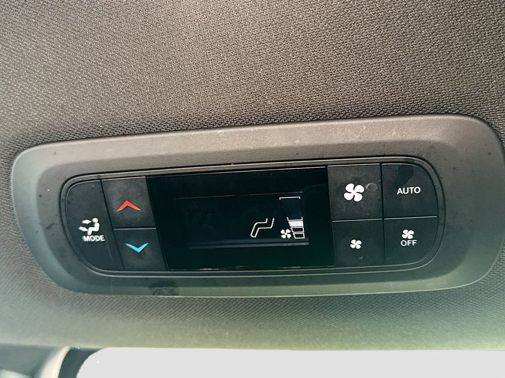 Used 2022 Chrysler Pacifica Touring-L w/ Uconnect Theater Family Group FWD image 28