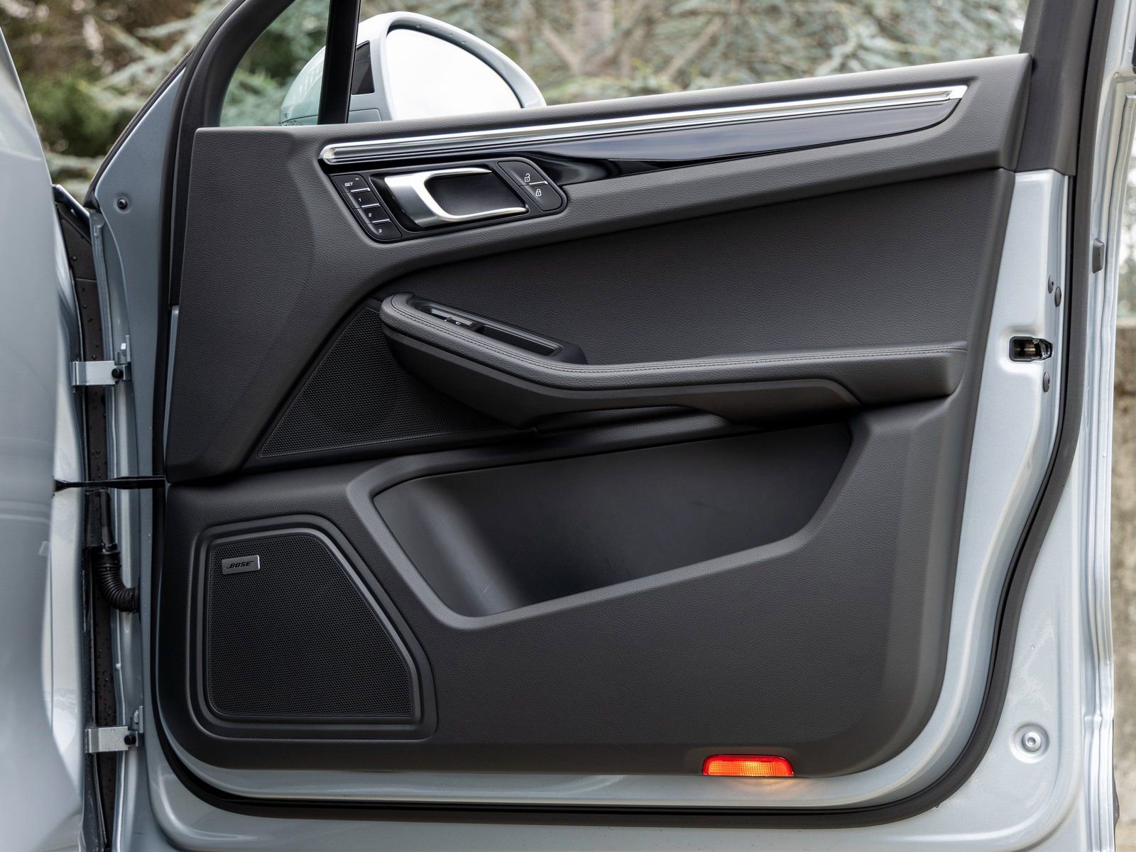 Certified 2025 Porsche Macan image 50