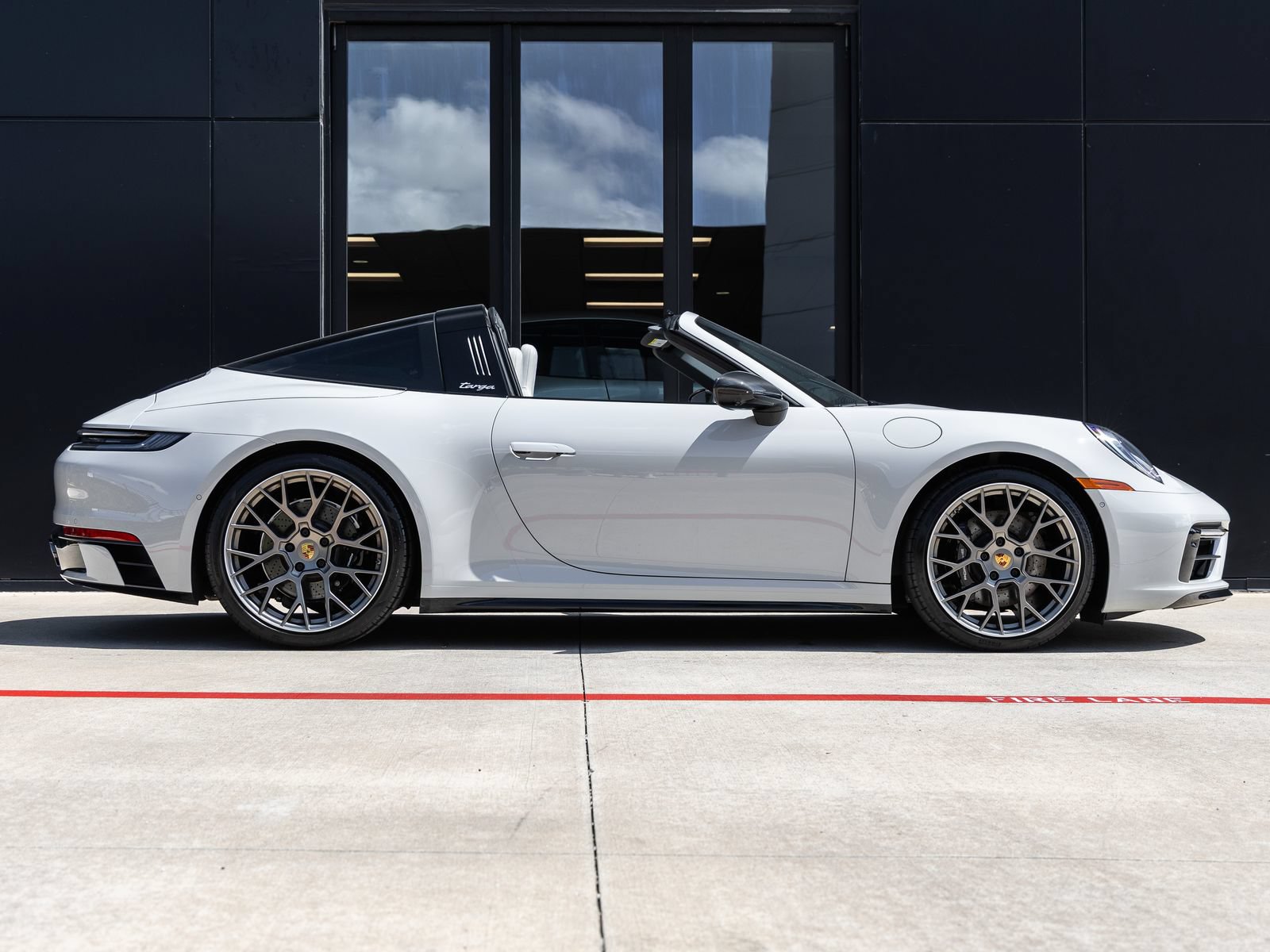Certified 2022 Porsche 911 Targa 4S AWD/4WD image 12
