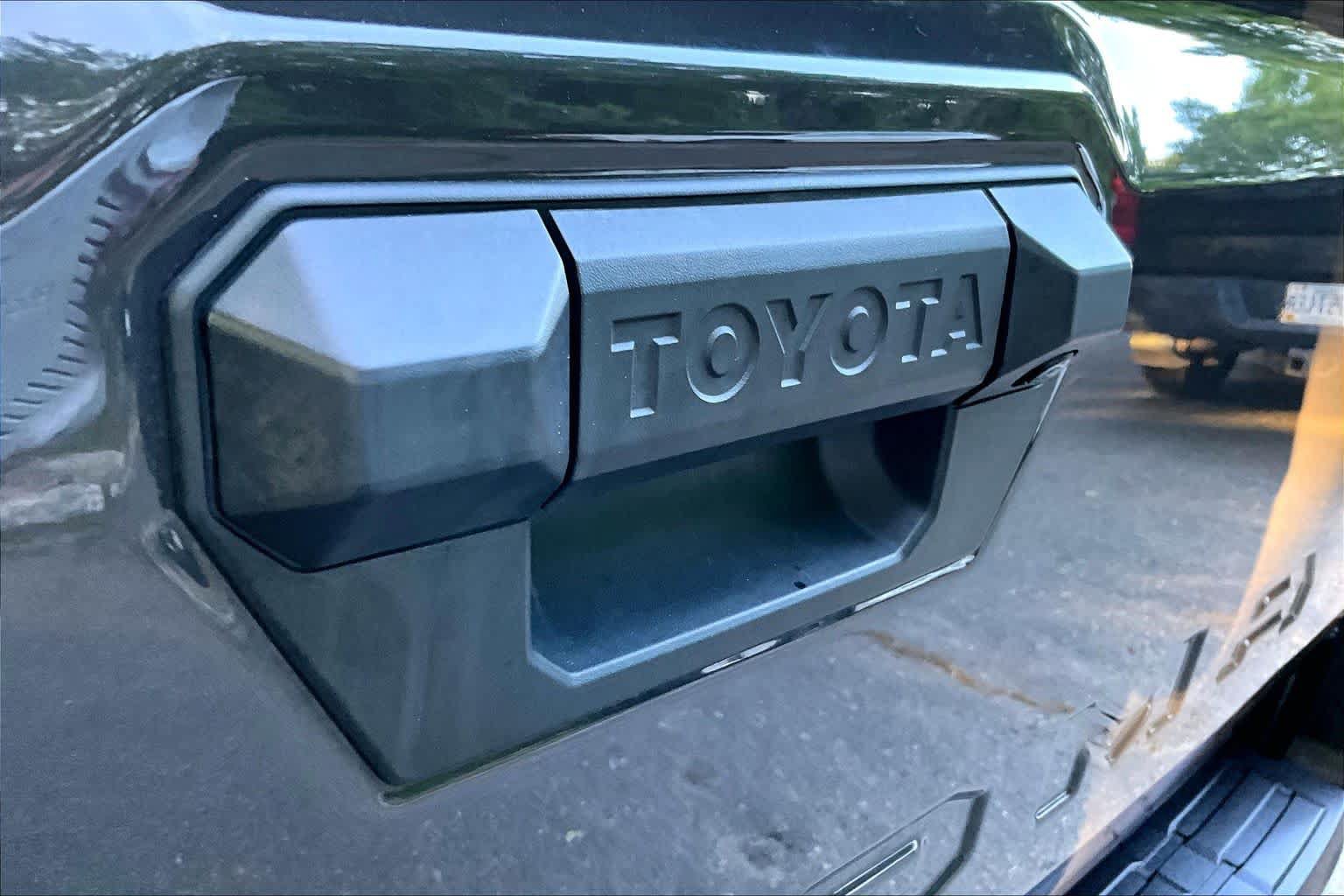 Certified 2024 Toyota Tacoma SR5 AWD/4WD image 29