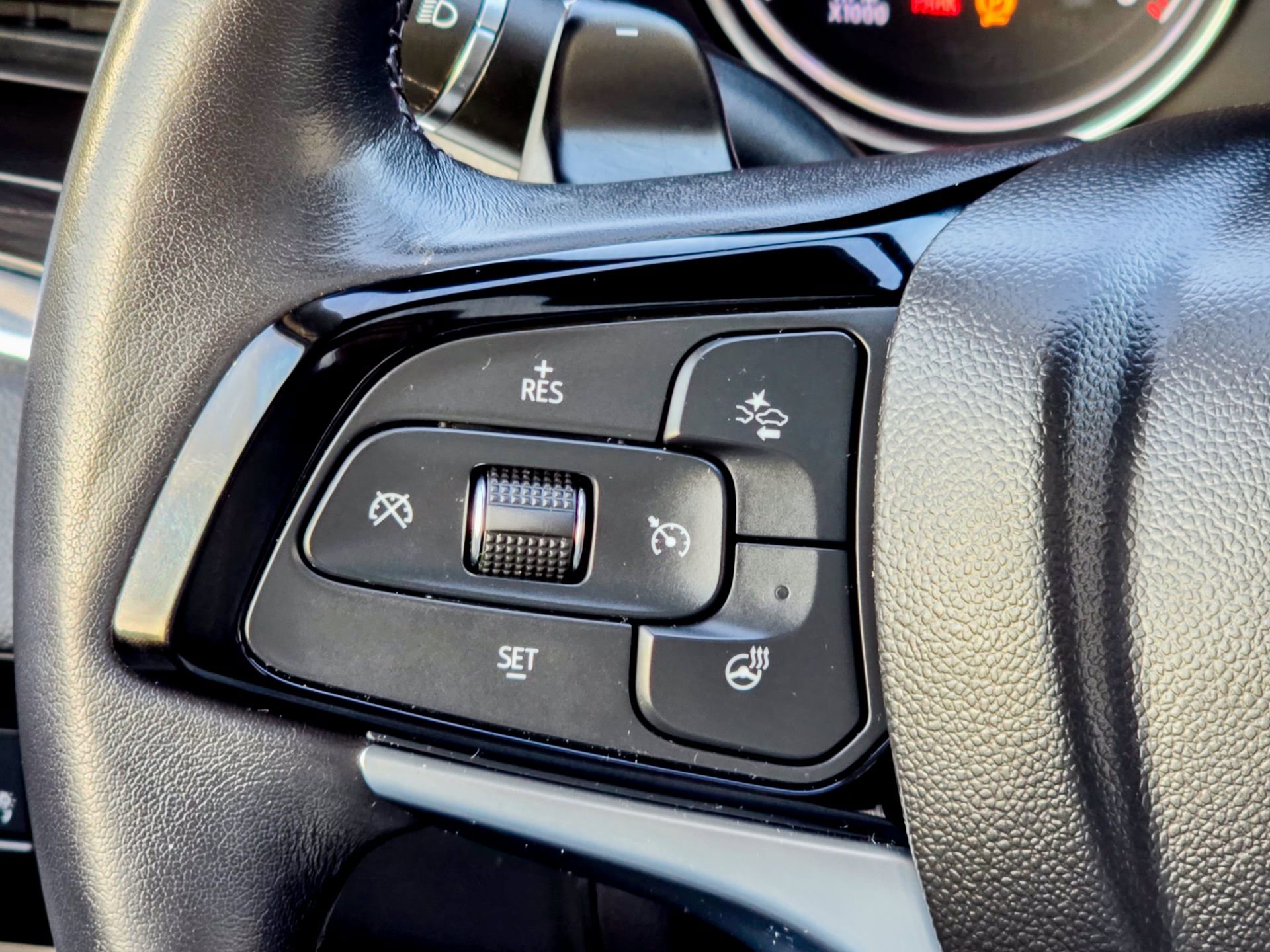 Used 2022 Buick Enclave Essence w/ Experience Buick Package image 37