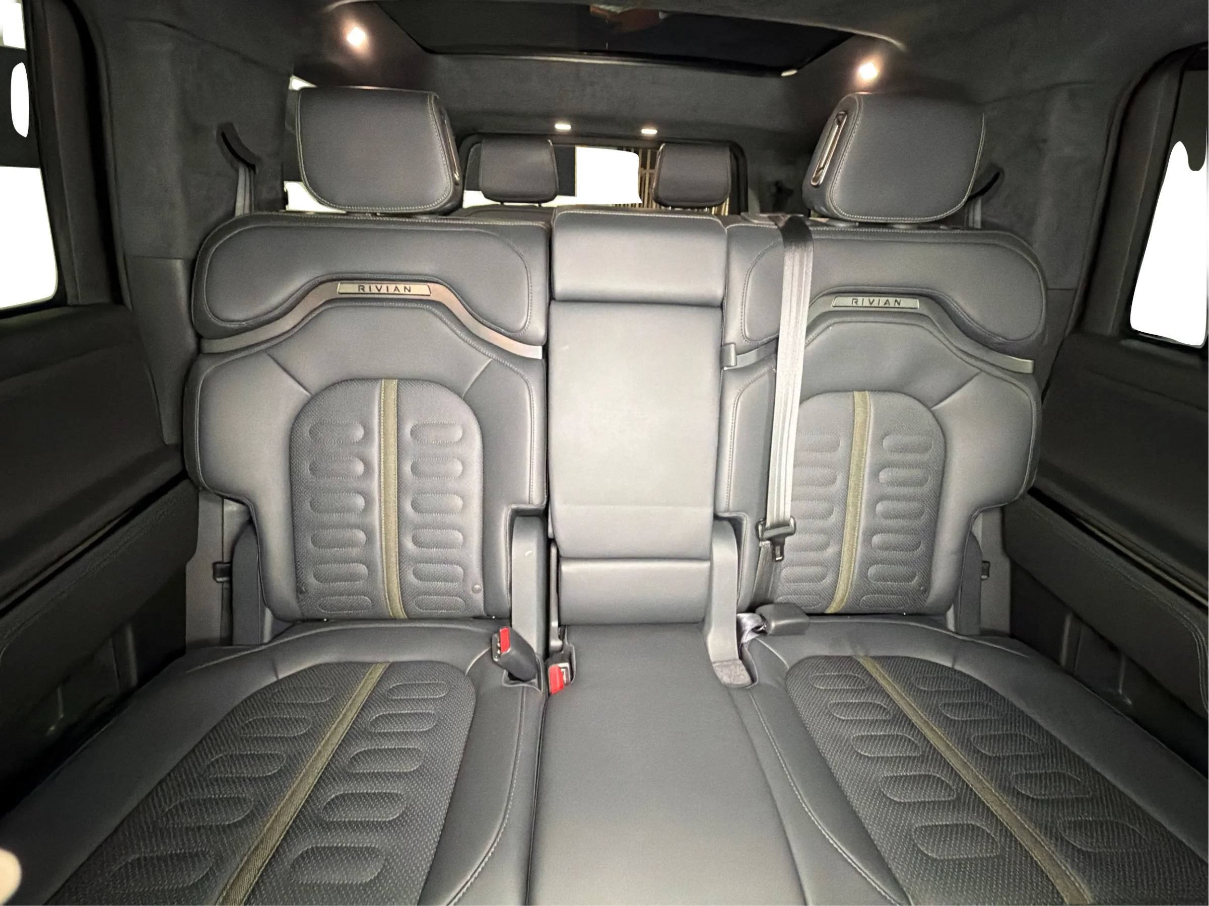 Used 2023 Rivian R1S Adventure AWD/4WD image 34