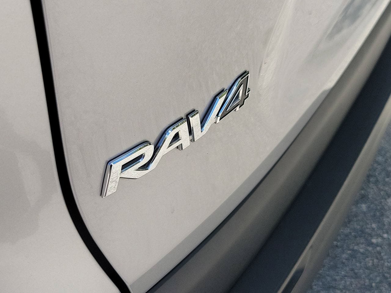Used 2024 Toyota RAV4 XLE FWD image 6