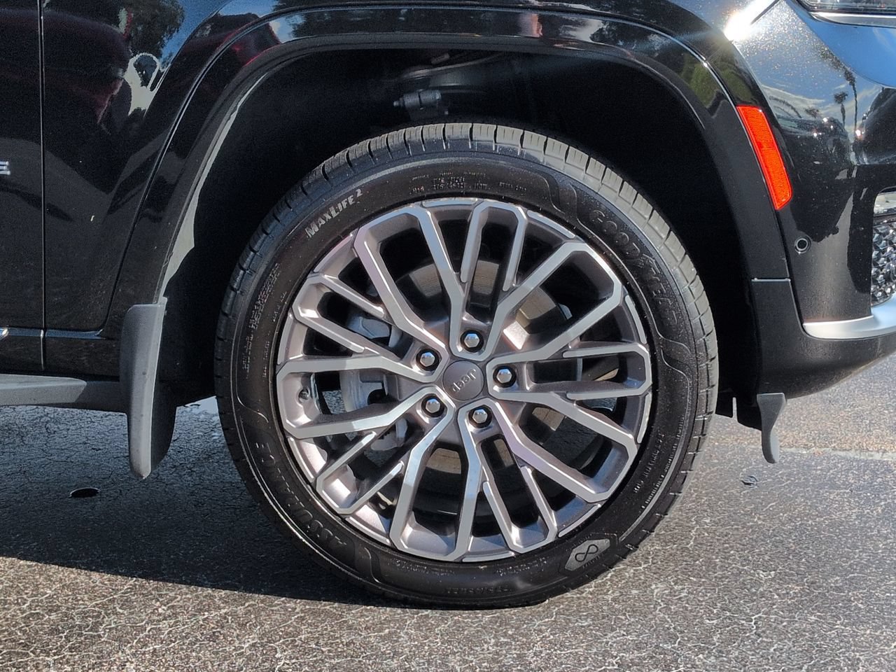 Used 2022 Jeep Grand Cherokee L Summit AWD/4WD image 11