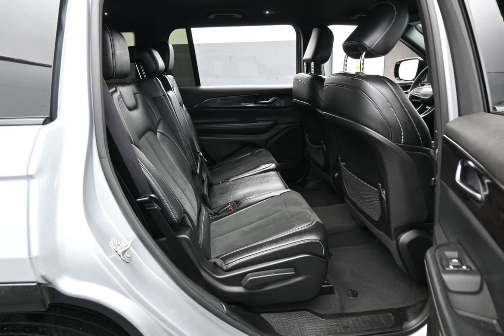 Used 2023 Jeep Grand Cherokee L Laredo RWD image 38