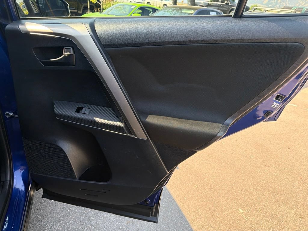 Used 2014 Toyota RAV4 LE FWD image 12
