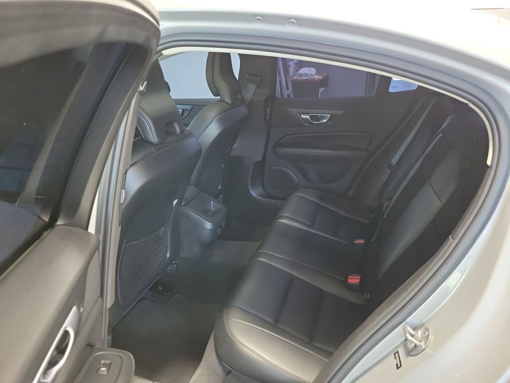 Used 2024 Volvo S60 B5 Core image 9