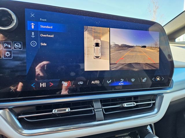 Used 2025 Chevrolet Equinox EV LT image 13