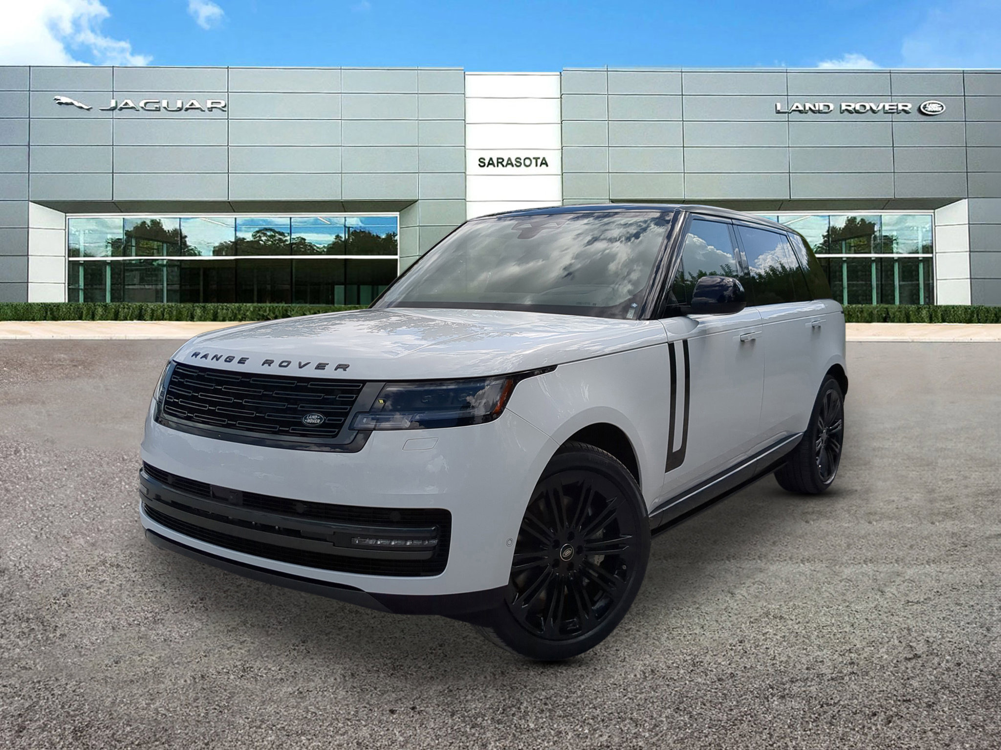 New 2025 Land Rover Range Rover Long Wheelbase SE