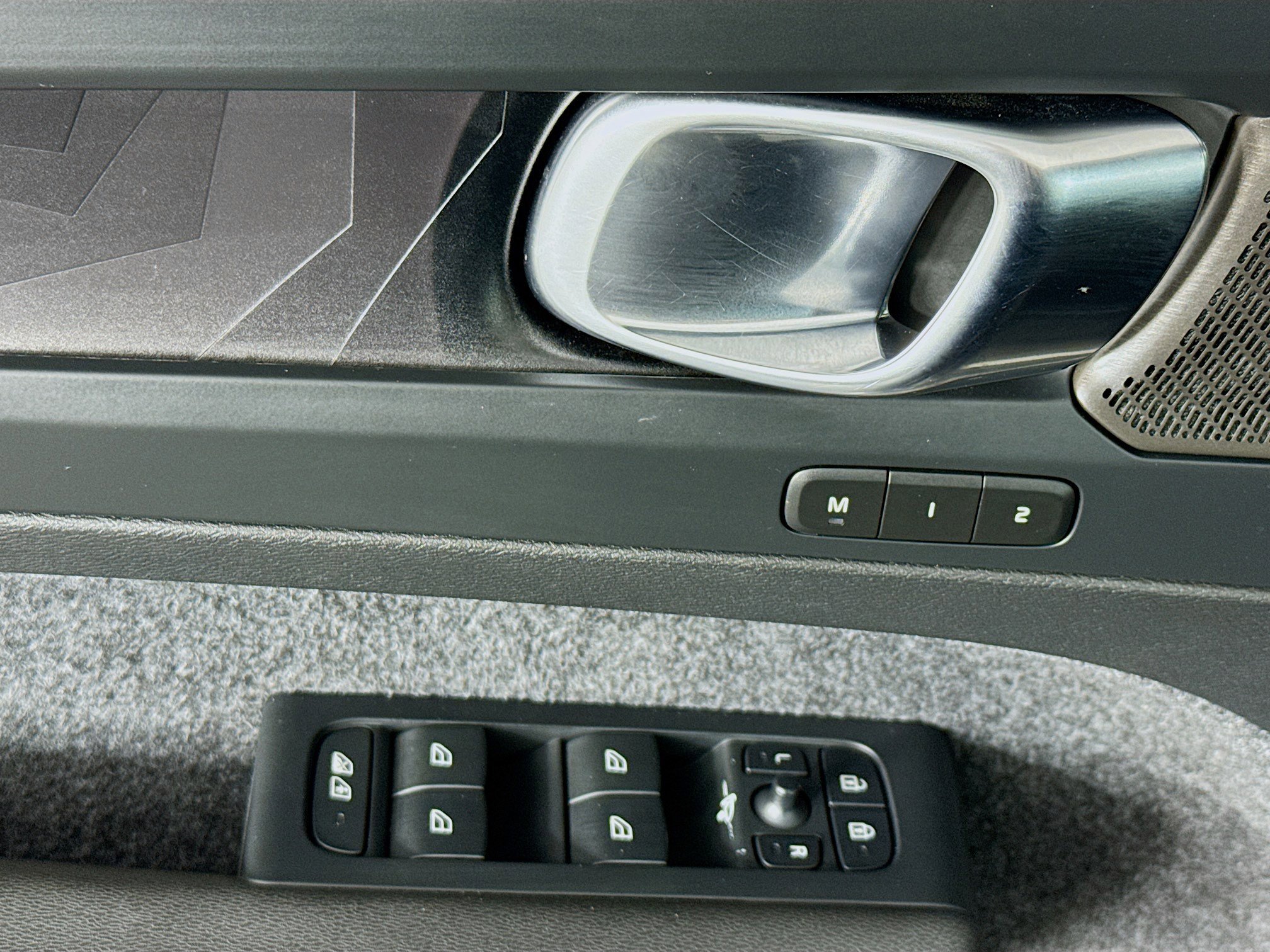 Used 2023 Volvo XC40 Recharge Ultimate image 22