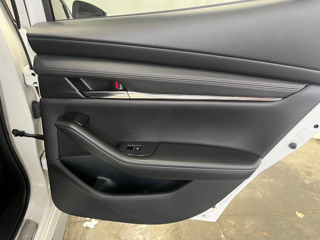 Used 2021 MAZDA MAZDA3 Hatchback w/Premium Plus Pkg image 24