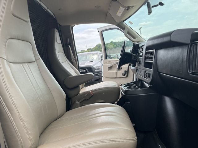 Used 2016 Chevrolet Express 3500 RWD image 24