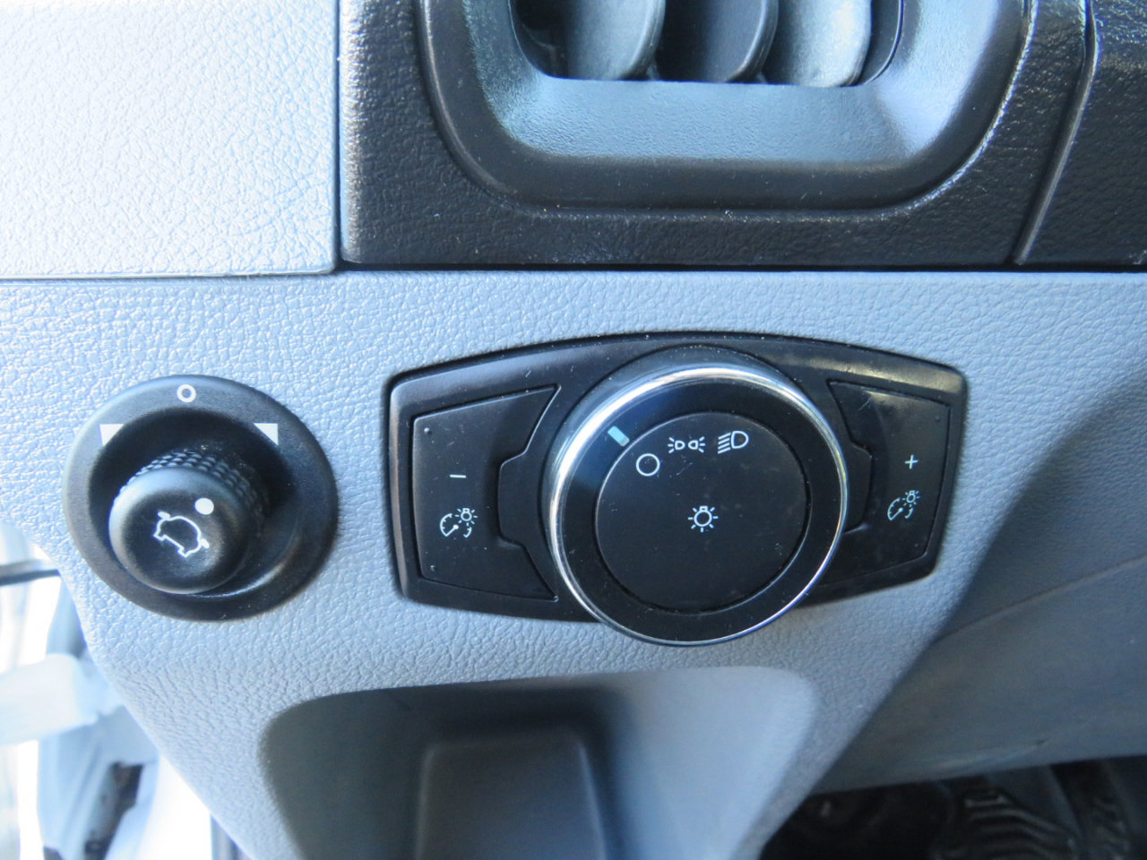 Used 2018 Ford Transit 350 148 Medium Roof image 11