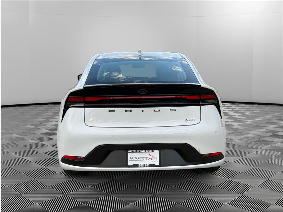 Used 2023 Toyota Prius LE image 4