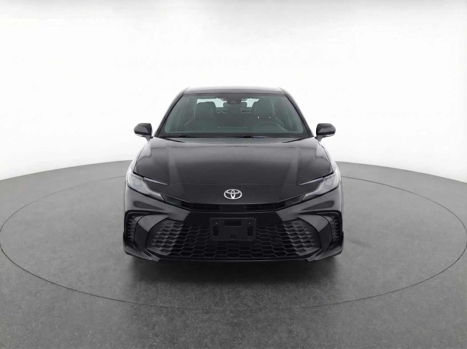 Used 2025 Toyota Camry SE FWD image 2