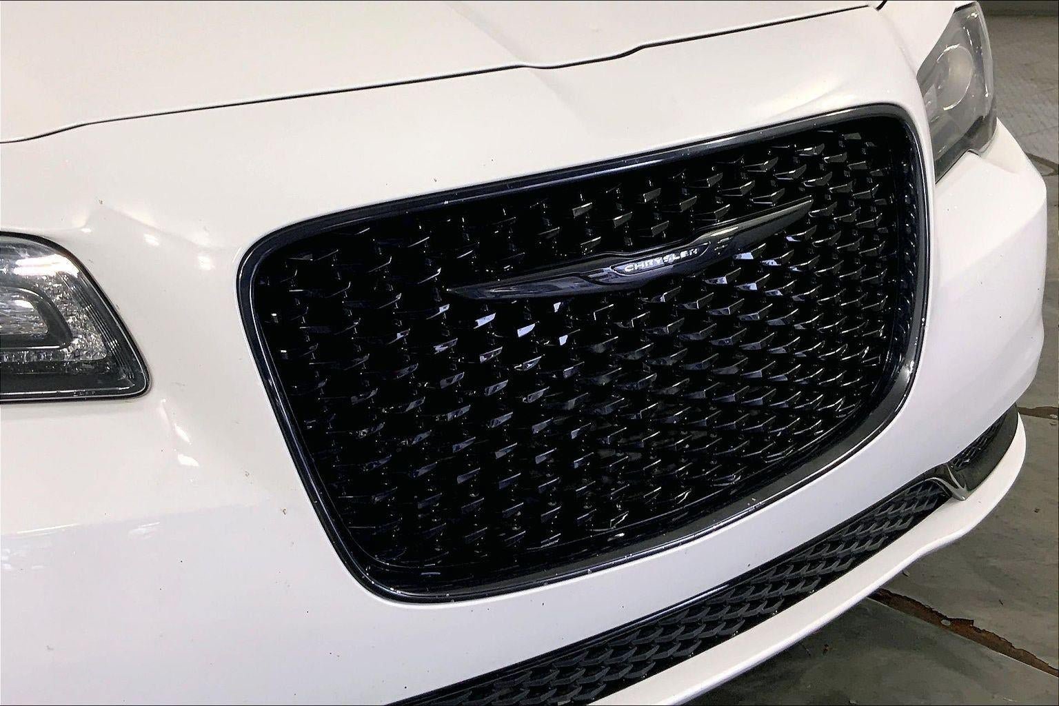 Used 2023 Chrysler 300 Touring w/ Sport Appearance Package RWD image 28