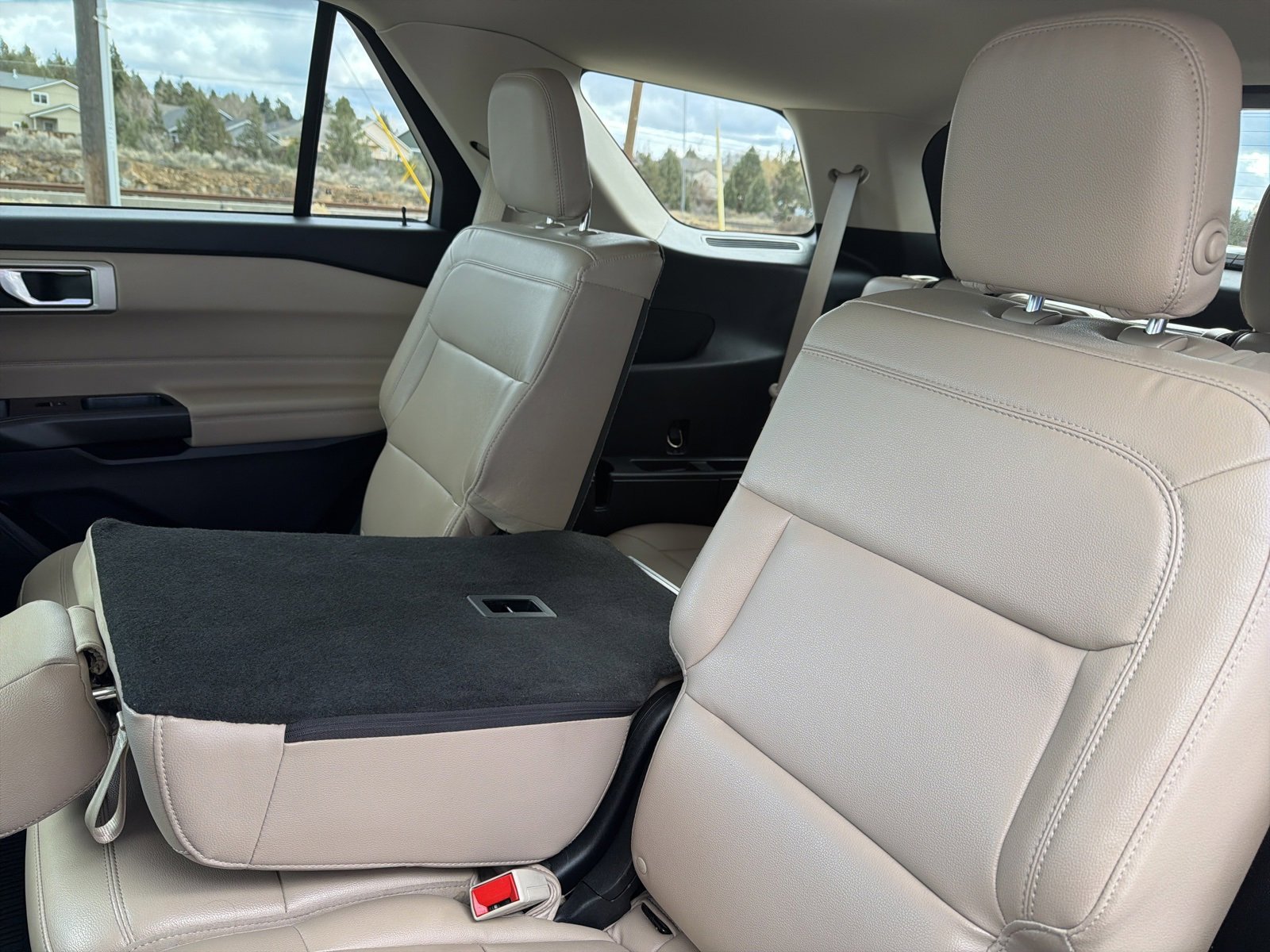 Used 2020 Ford Explorer XLT w/ Equipment Group 202A image 22