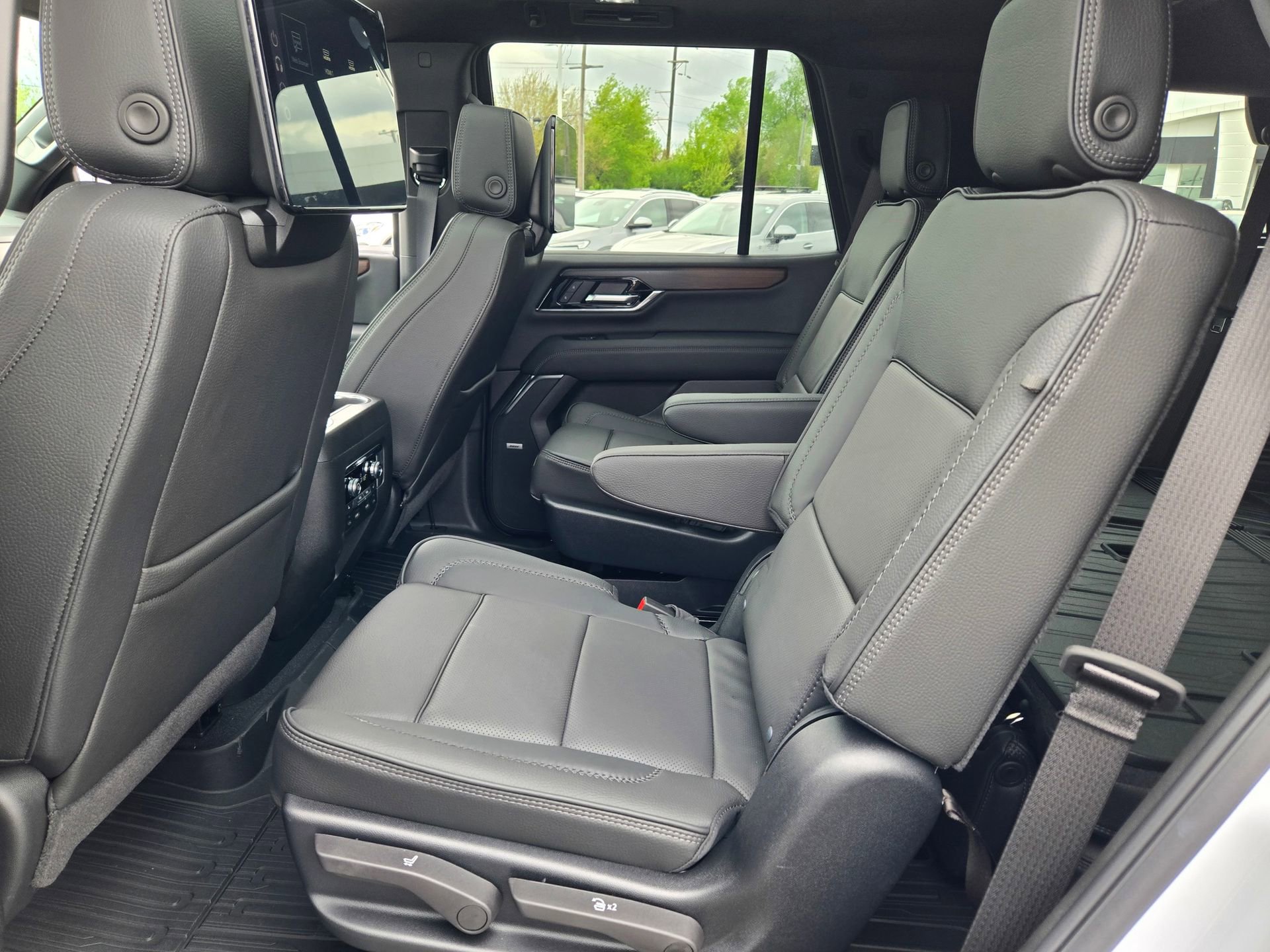 New 2026 GMC Yukon Denali w/ Denali Reserve Package AWD/4WD image 34