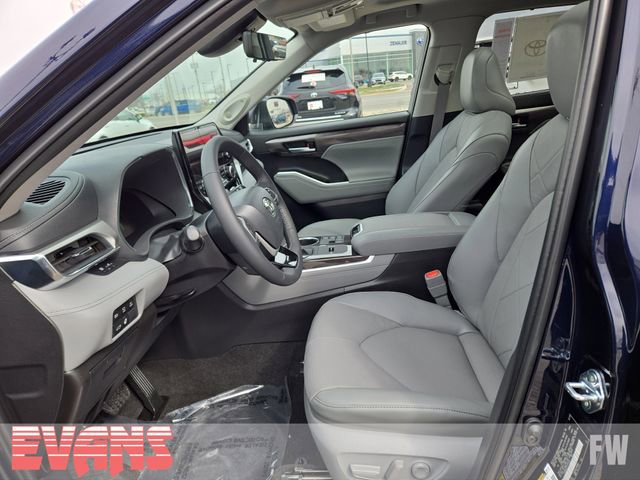 New 2026 Toyota Highlander Platinum image 23