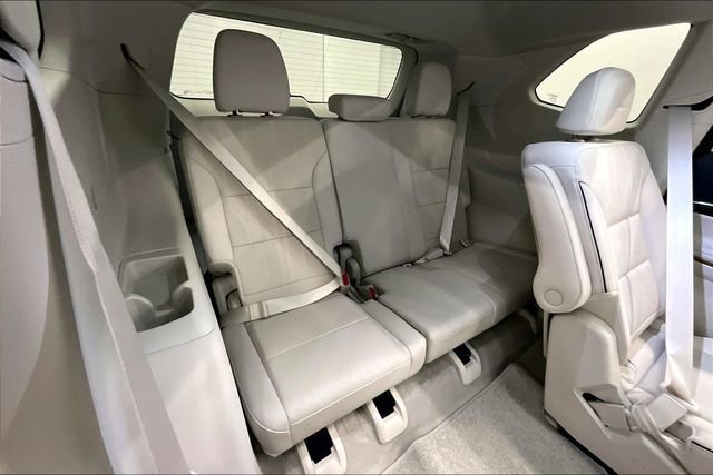 Used 2025 Buick Enclave Avenir image 33