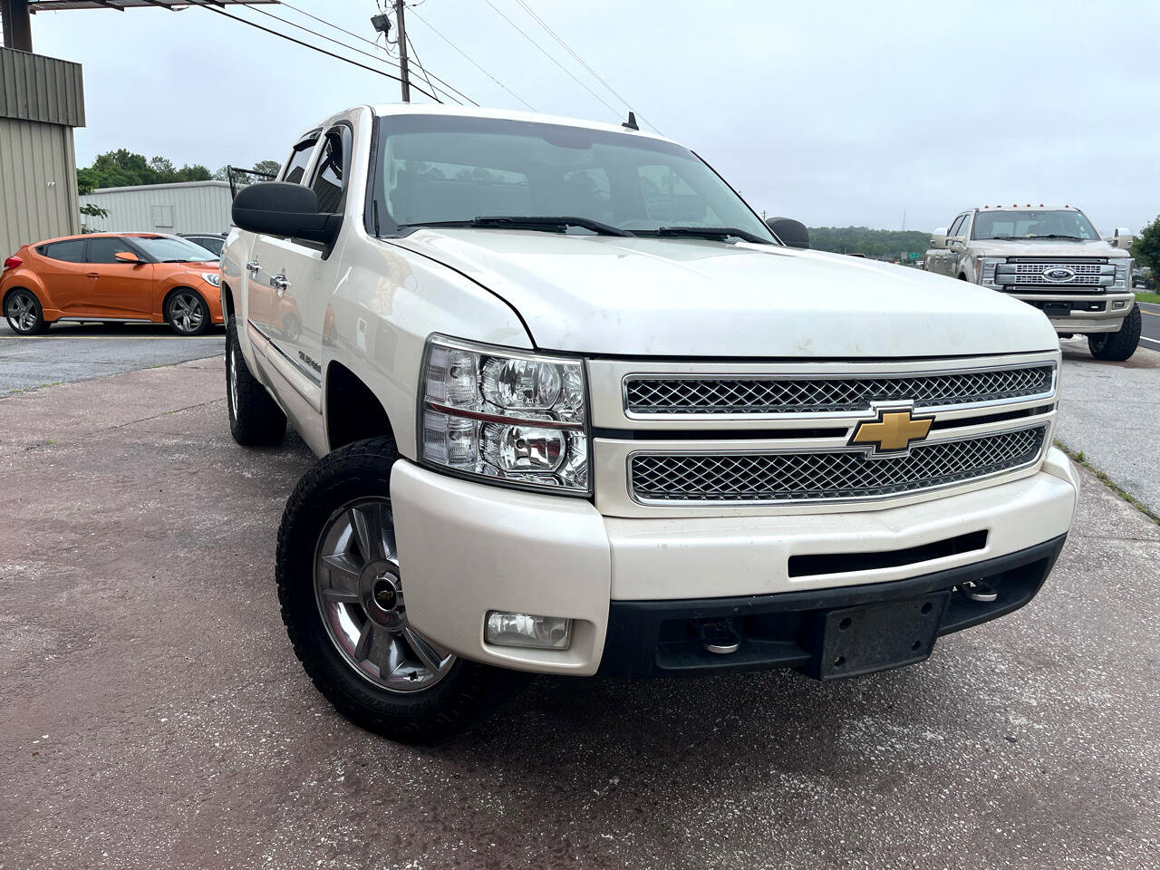Used 2013 Chevrolet Silverado 1500 LTZ w/ LTZ White Diamond Edition image 4