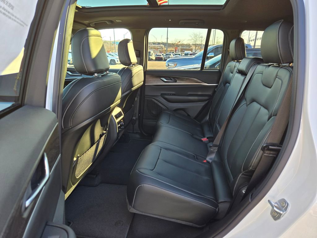 New 2025 Jeep Grand Cherokee Limited image 26