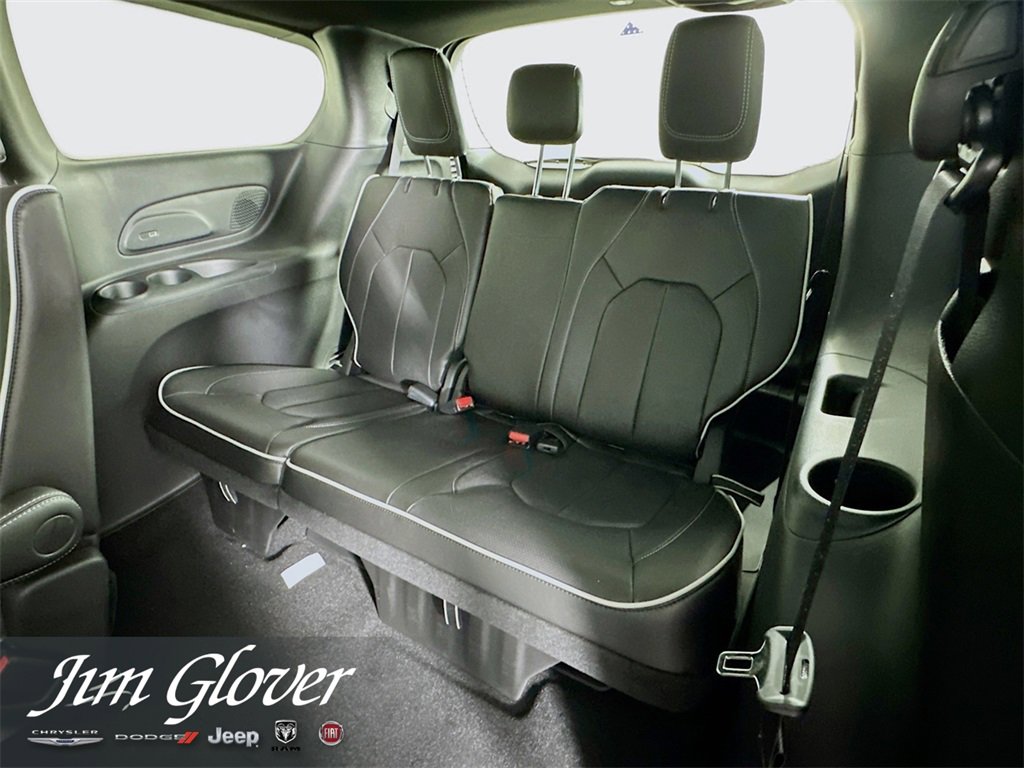 New 2026 Chrysler Pacifica Limited w/ S Appearance Package image 16
