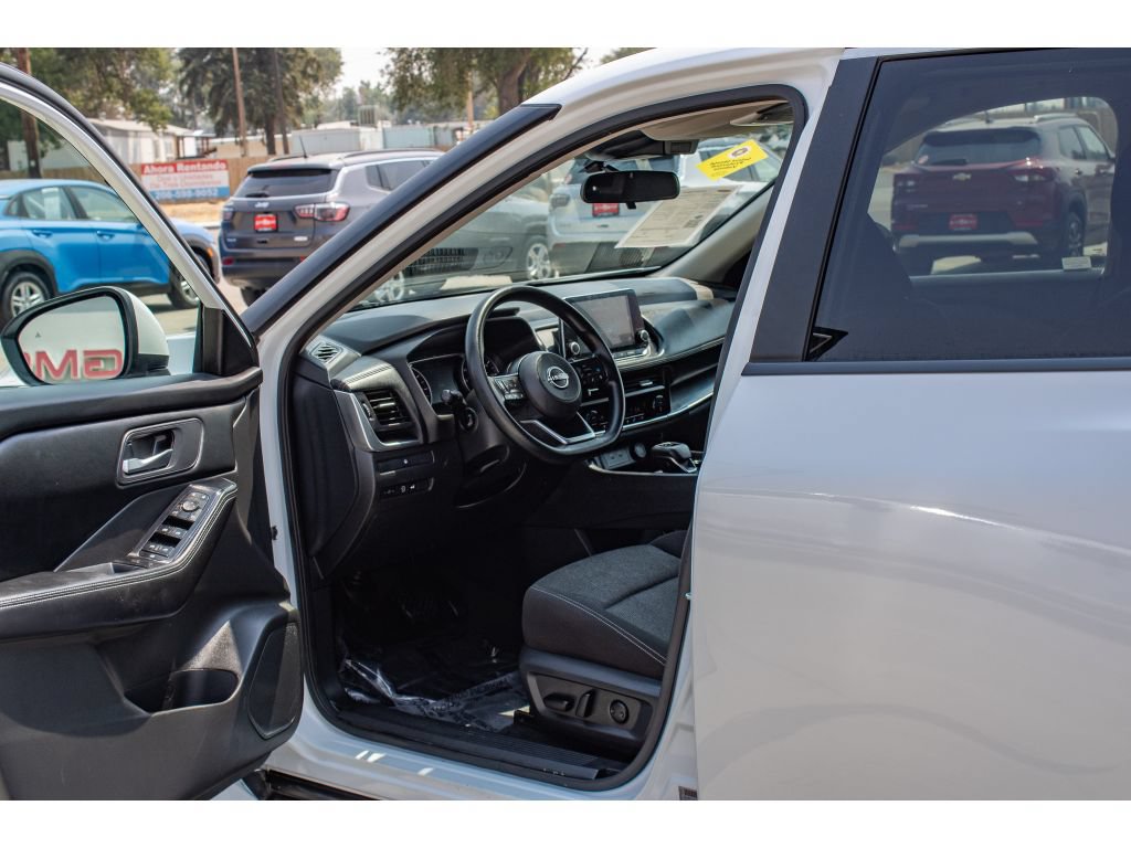 Used 2024 Nissan Rogue SV AWD/4WD image 25