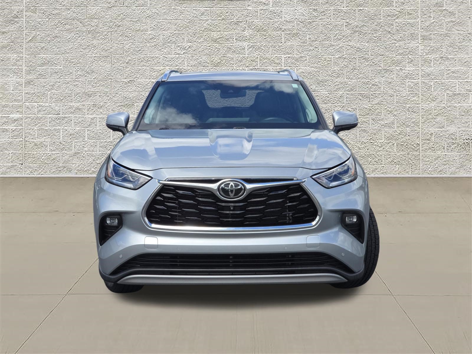 Used 2024 Toyota Highlander Platinum AWD/4WD image 2