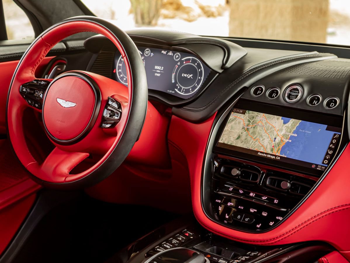 Used 2021 Aston Martin DBX AWD/4WD image 30