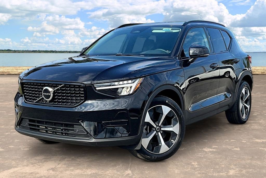 Used 2024 Volvo XC40 B5 Core AWD/4WD image 1
