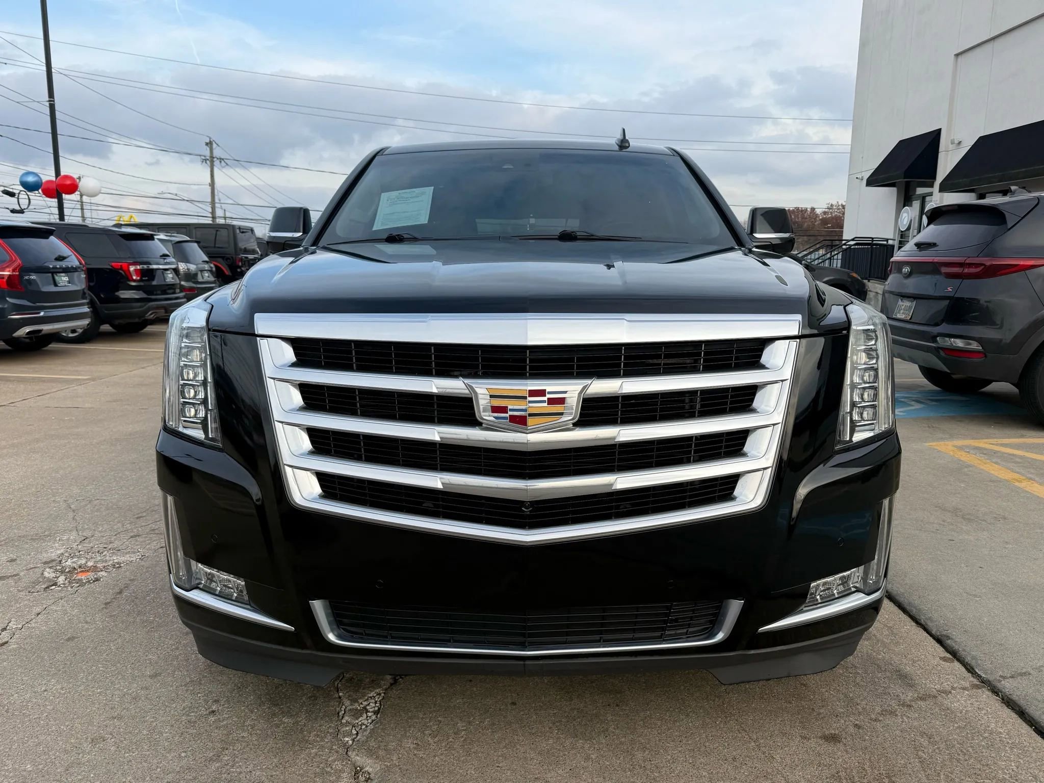 Used 2017 Cadillac Escalade ESV Luxury image 4