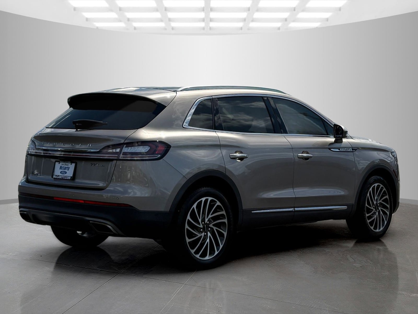 Used 2020 Lincoln Nautilus Reserve w/ Equipment Group 201A AWD/4WD image 3