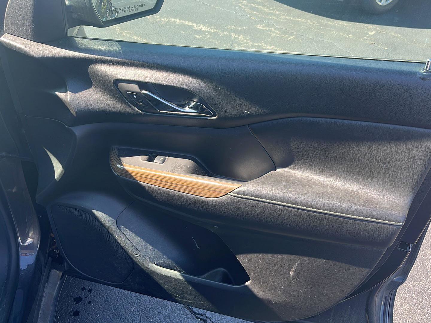 Used 2017 GMC Acadia SLE w/ Driver Alert Package I FWD image 29