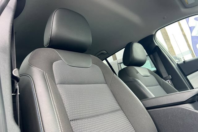 Used 2025 Chevrolet Trax LT FWD image 20