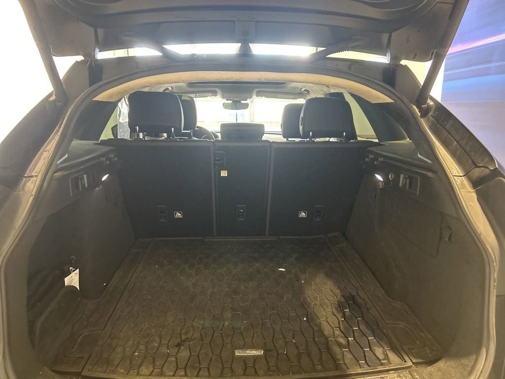 Used 2020 Jaguar F-PACE Premium image 16