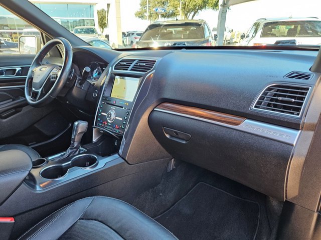 Used 2017 Ford Explorer Limited image 21
